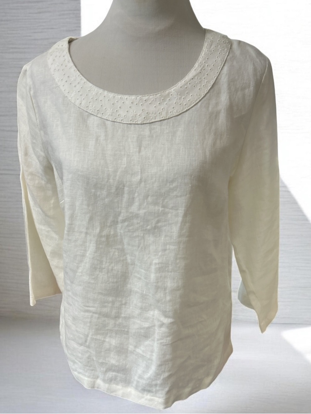NWT Choices White 100% Linen 3/4 Sleeve Blouse with Embroidered Neckline Medium